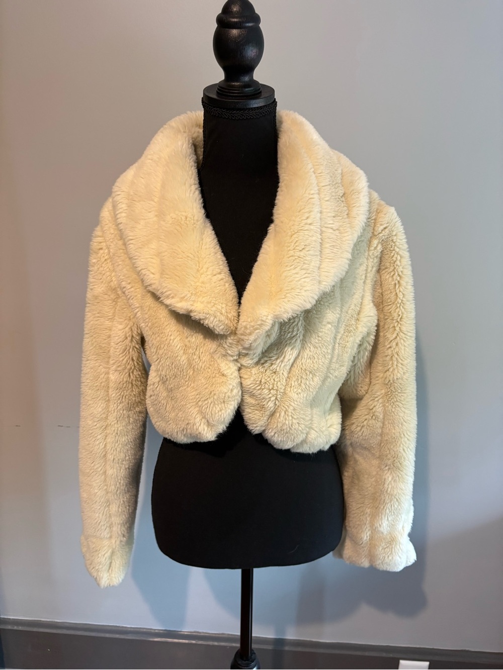 Y2K Cream Faux Fur Cropped Jacket - Women's Coat size M